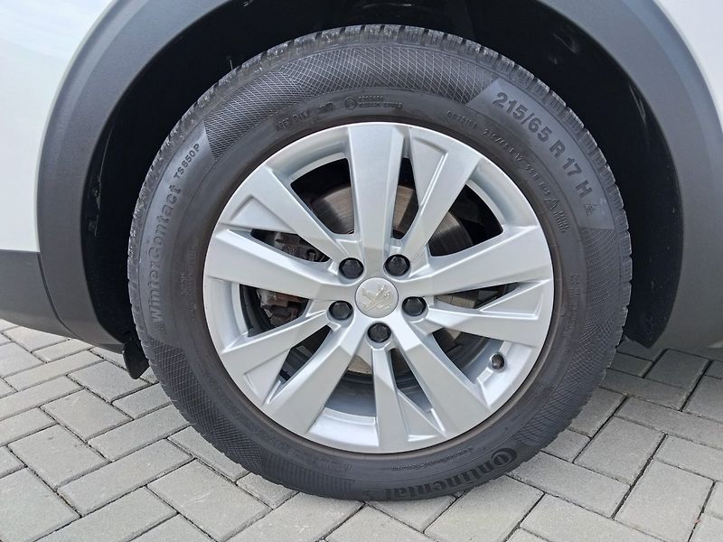 Peugeot 3008 (2021) 1.2PT 96kW! Full LED! Kamera! - fotka 31 z 32