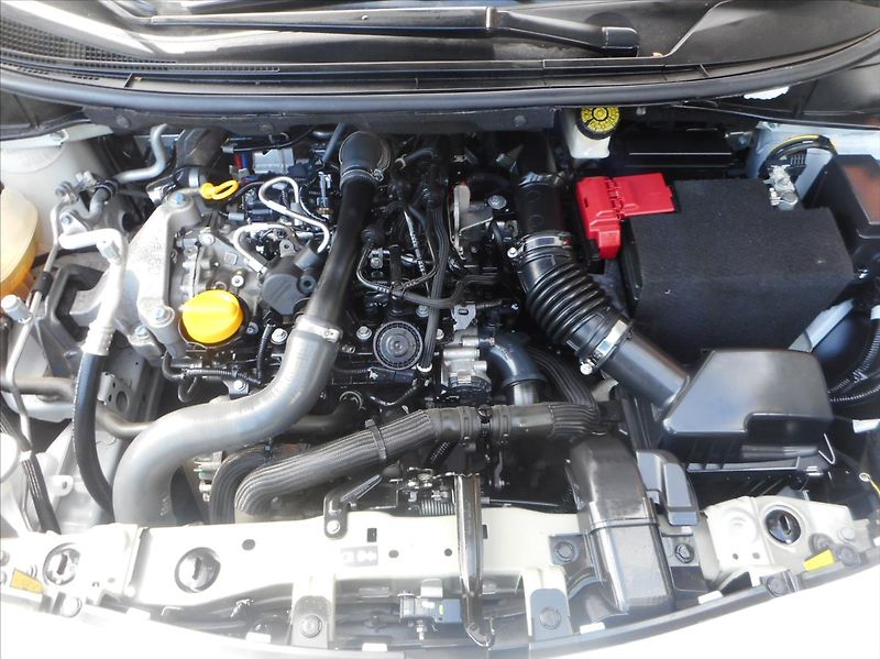 Nissan Micra 1,0 N - Sport BOSE - fotka 27 z 31