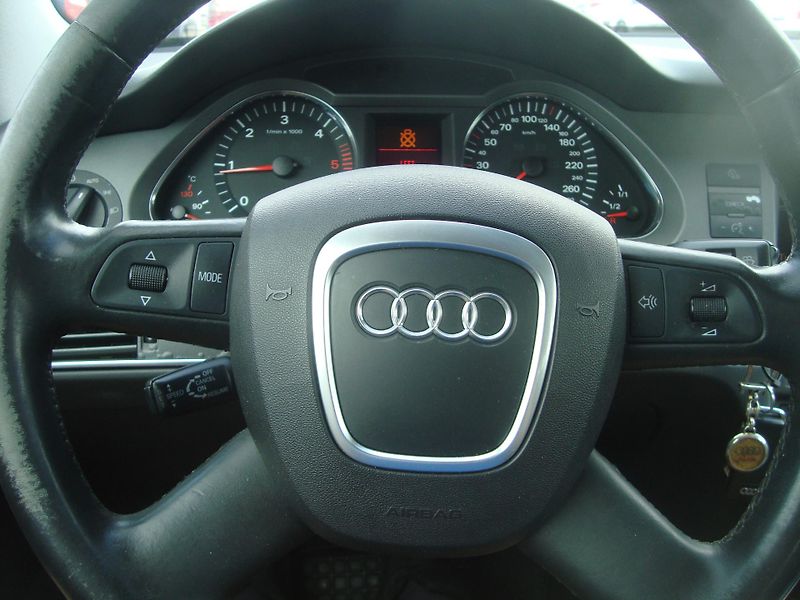 Audi A6 (2004) 3,0TDI Quattro - fotka 16 z 16