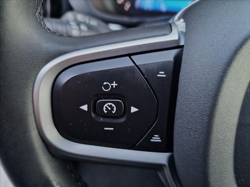 Volvo XC60 B5 AWD Momentum Pro,ČR,1.Maj. - fotka 23 z 50