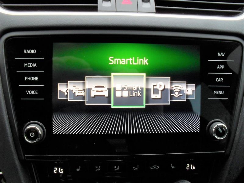 Škoda Octavia 2,0 RS 4x4 DSG LED Panoram DPH - fotka 25 z 31
