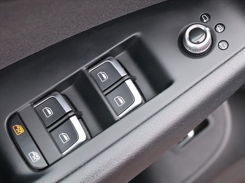 Audi Q5 2,0 TDI 140kW quattro S-Line - fotka 16 z 33