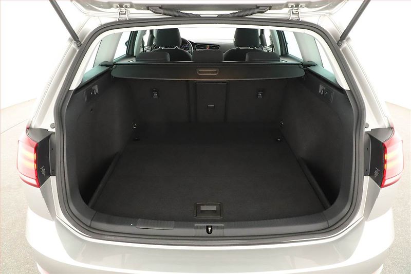 Volkswagen Golf (2018) Highline 2.0 TDI, Automat - fotka 19 z 21