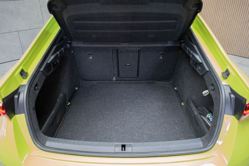 Škoda Octavia RS 2.0 TSI 225kW 2xKOLA*DPH*ČR - fotka 39 z 44