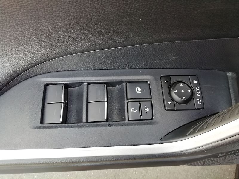 Toyota RAV4 2,5 PHEV 4WD Executive - fotka 15 z 24