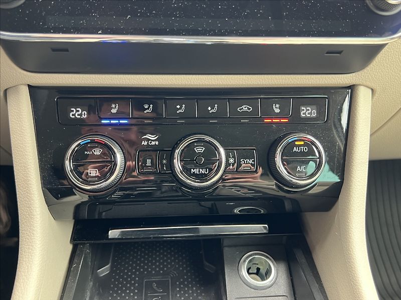 Škoda Superb 2,0 TDI 200HP L&K DSG 4X4 - fotka 27 z 40