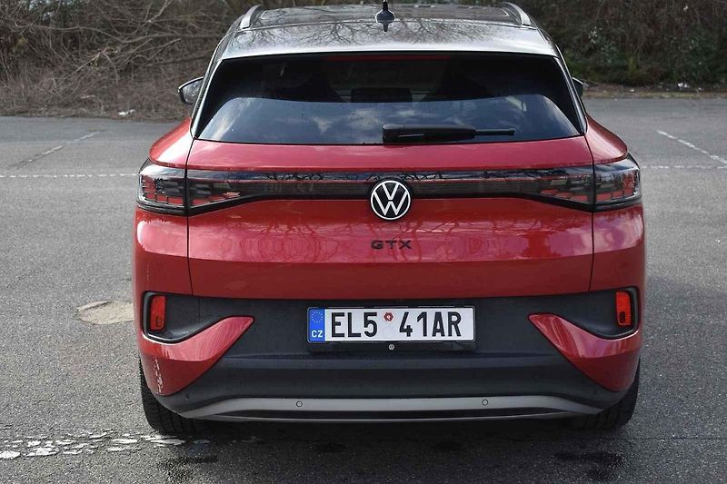 Volkswagen ID.4 GTX umí dobře manévrovat i v těsnějších prostorách