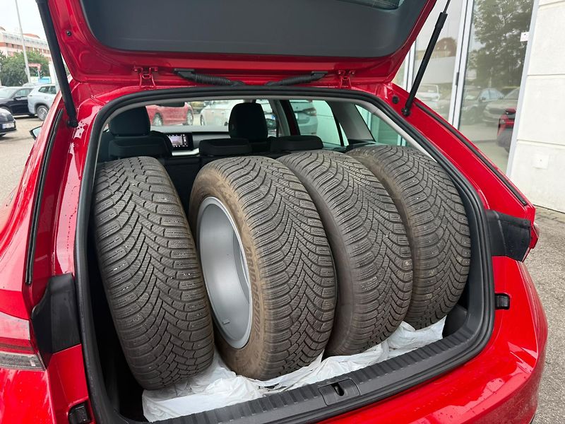 Škoda Octavia Selection 1.5 TSI 85 kW Combi - fotka 24 z 26