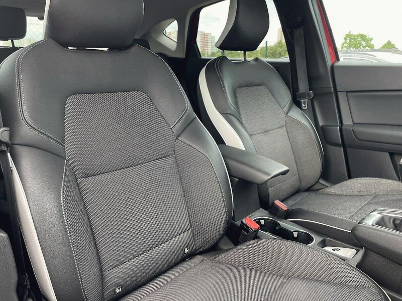 Renault Captur (2021) 1.0 TCe,67kW,Intens,1.Maj,ČR - fotka 36 z 41
