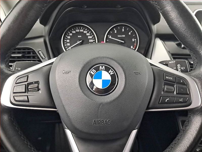 BMW Řada 2 (2015) 218d Gran Tourer, Automat - fotka 19 z 20