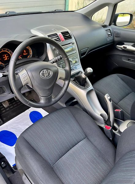Toyota Auris (2008) 1.4 VVT-i 71 KW –  NÍZKÝ NÁJEZ - fotka 10 z 25