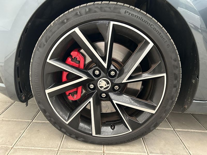 Škoda Octavia 2.0 TSI RS - fotka 9 z 35