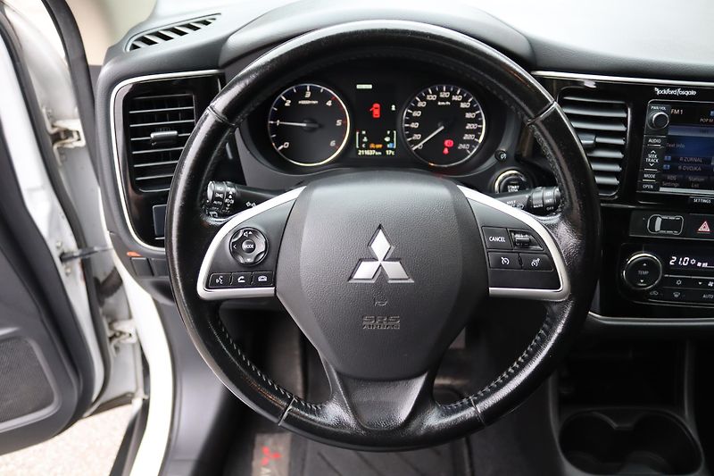 Mitsubishi Outlander 2.2DI-D 4X4 7 MÍST 110kW - fotka 26 z 50