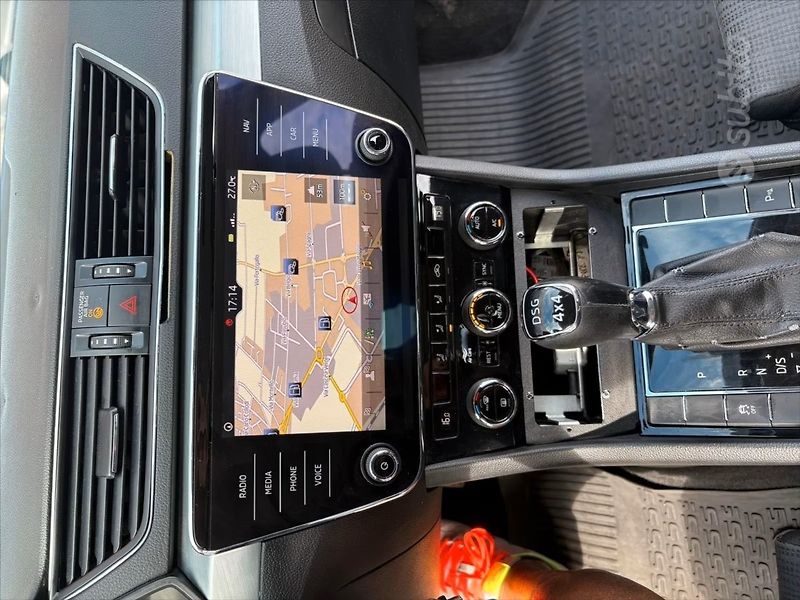 Škoda Superb 2,0 TDi 4x4 DSG 140kw bez koro - fotka 10 z 14