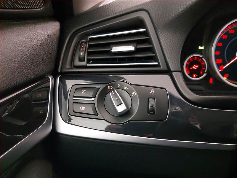 BMW Řada 5 (2015) 525d xDrive, 4X4, Automat - fotka 21 z 25