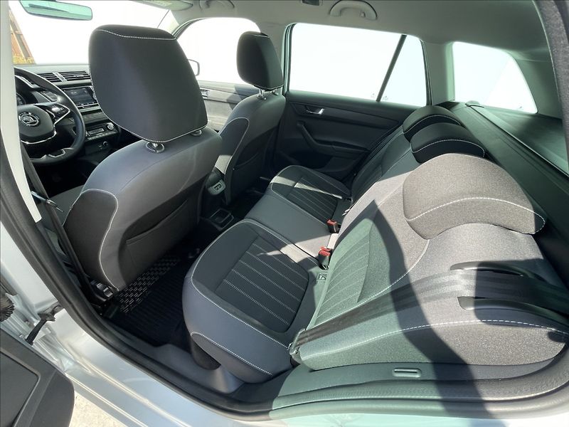 Škoda Fabia 1,0 TSI Combi Style Plus ACC - fotka 16 z 23