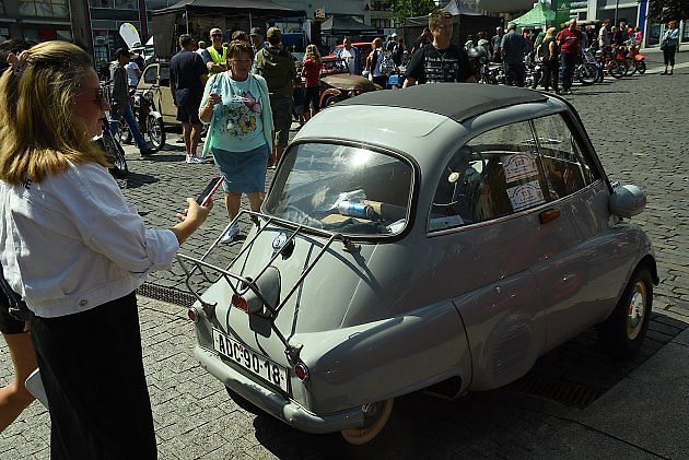 Původně italský minivůz Isetta, který začala vyrábět firma BMW.