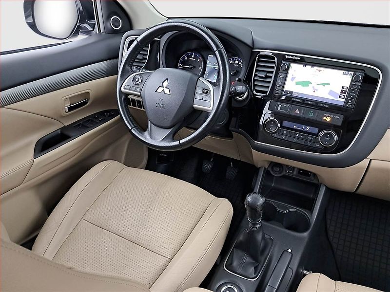 Mitsubishi Outlander (2015) 2.2 DI-D, 4X4, 7 míst, ČR - fotka 7 z 25
