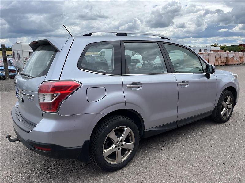 Subaru Forester 2,0 D-L 108KW 4x4 TZ ČR SERVIS - fotka 5 z 41