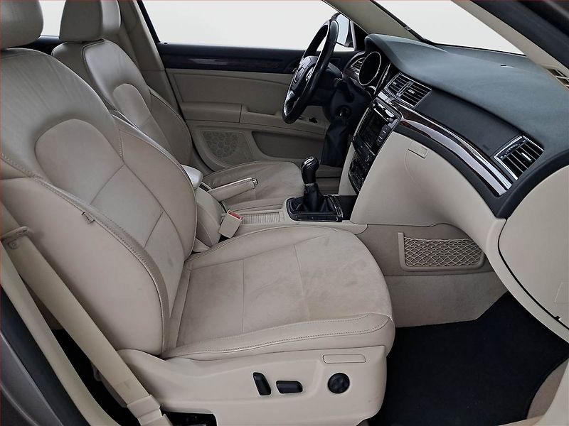 Škoda Superb (2011) Elegance 2.0 TDI, Navi, Xenony - fotka 9 z 16