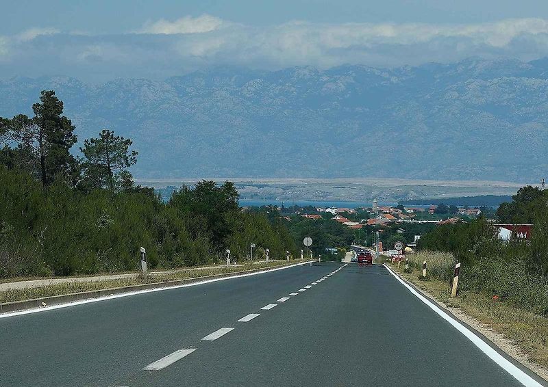 Cesta do Chorvatska autem poprvé bez hranic. Reportéři Deníku vyzkoušeli delší trasu přes Bratislavu, Maďarsko, Záhřeb až do Zadaru a Šibeniku. Zhruba tisíc kilometrů. Z Jadranu se pak vraceli přes Slovinsko a Rakousko.