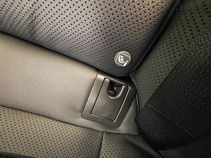 Toyota Camry 2.5 Hybrid Prestige - fotka 17 z 37