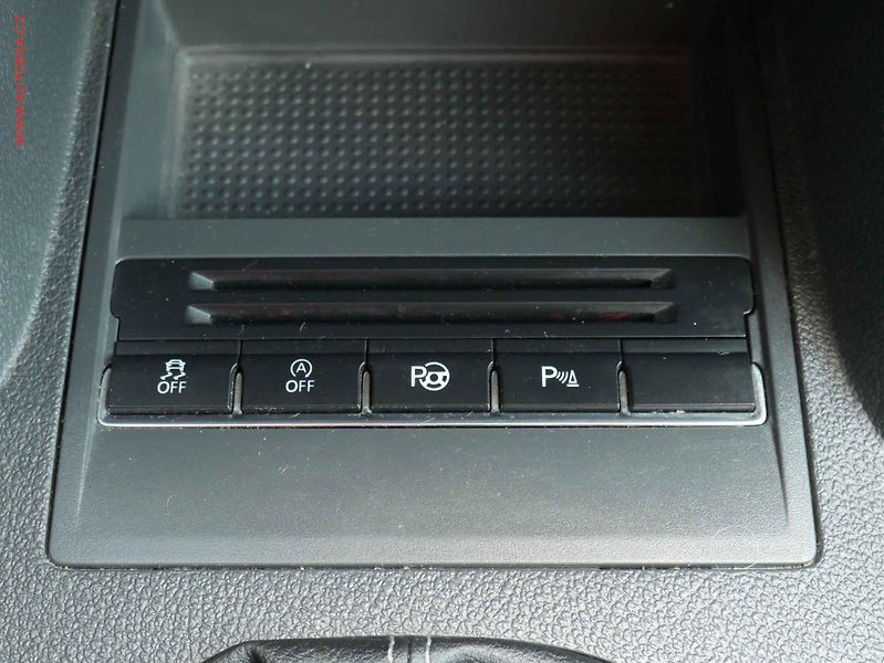 Volkswagen Touran (2013) 2.0 TDI, Xenon, webasto - fotka 21 z 23