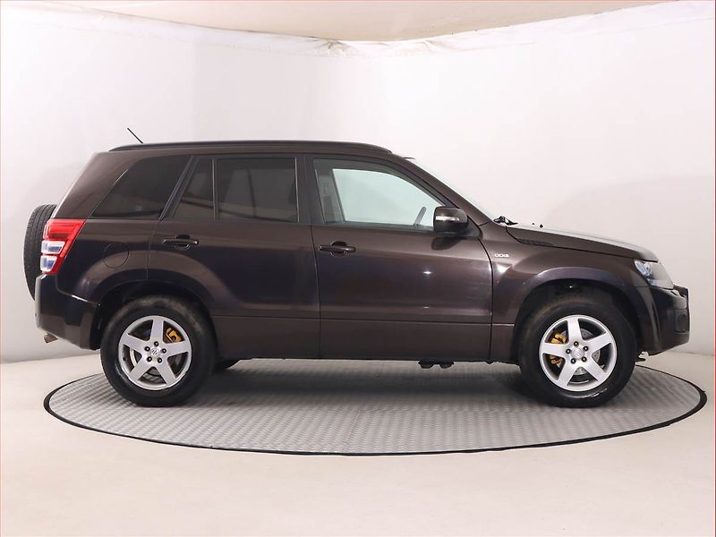Suzuki Grand Vitara (2014) 1.9 DDiS, 4X4, Navi, Xenony - fotka 6 z 18