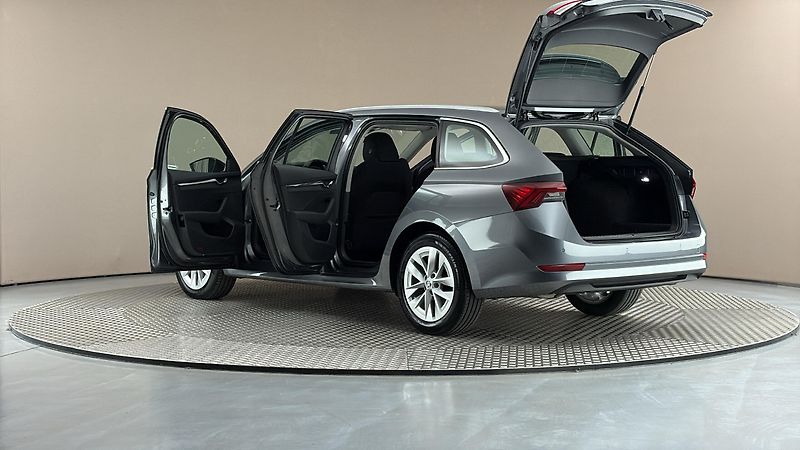 Škoda Octavia 2.0 TDI DSG Style Combi - fotka 7 z 25