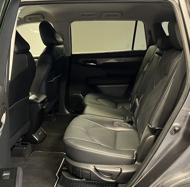 Toyota Highlander Hybrid AT EXECUTIVE JBL - fotka 12 z 21