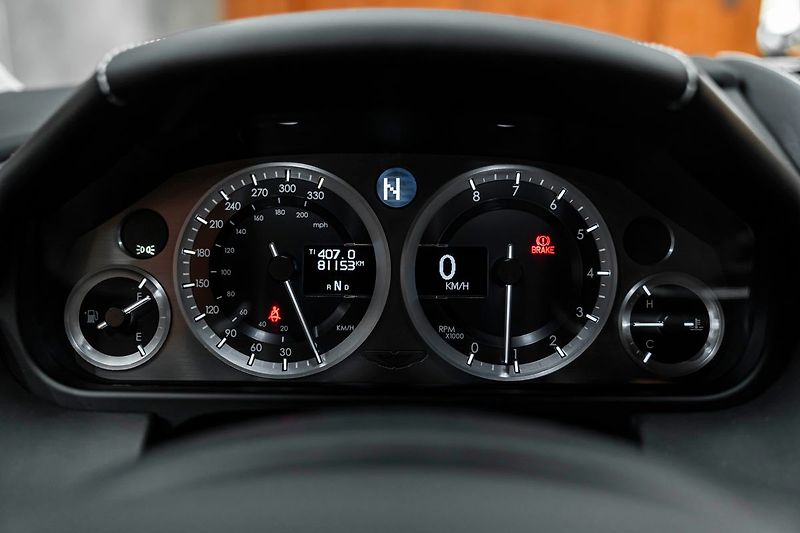 Aston Martin V8 Vantage - fotka 9 z 16