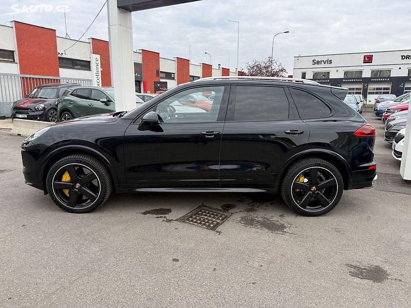 Porsche Cayenne Turbo S - fotka 9 z 44