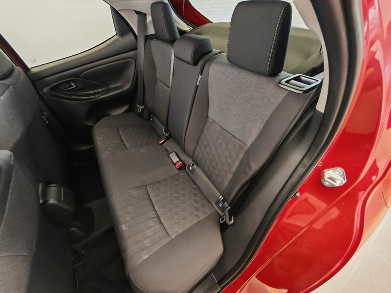 Toyota Yaris 1.5 Hybrid Style - fotka 13 z 29