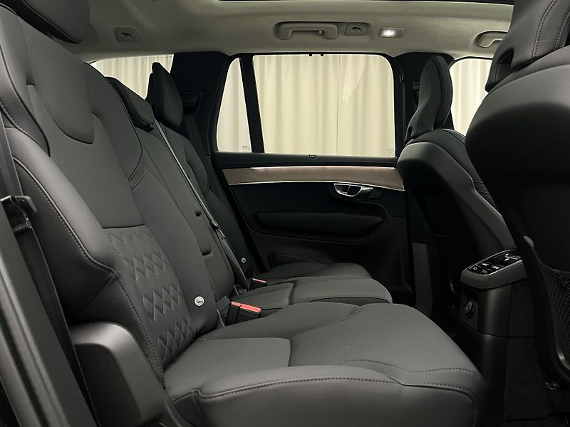 Volvo XC90 T8 AWD RECH. ULTRA DARK 7 MÍST - fotka 24 z 49