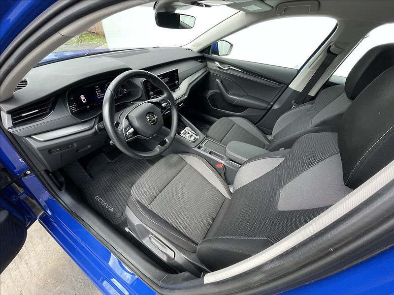 Škoda Octavia 2,0 TDI DSG Ambition ACC+TAŽNÉ - fotka 5 z 21