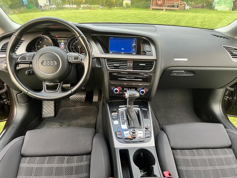 Audi A5 2.0TDI 100KW,TZ,DIGI,XENONY - fotka 32 z 49