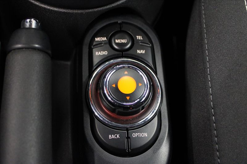 Mini Cooper S 2,0 141 kW JCW 1.majitel - fotka 26 z 31