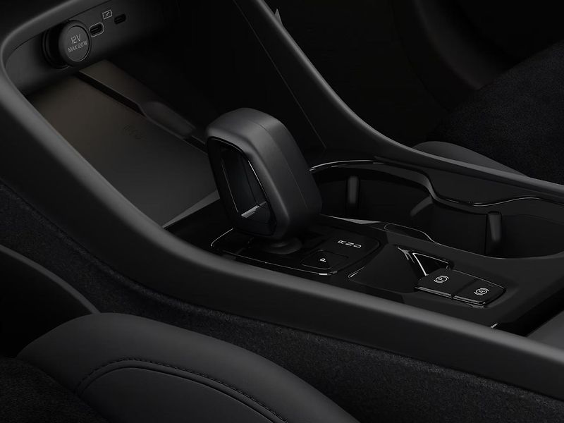 Volvo XC40 (2026) B4 ULTRA BLACK EDITION - fotka 12 z 16