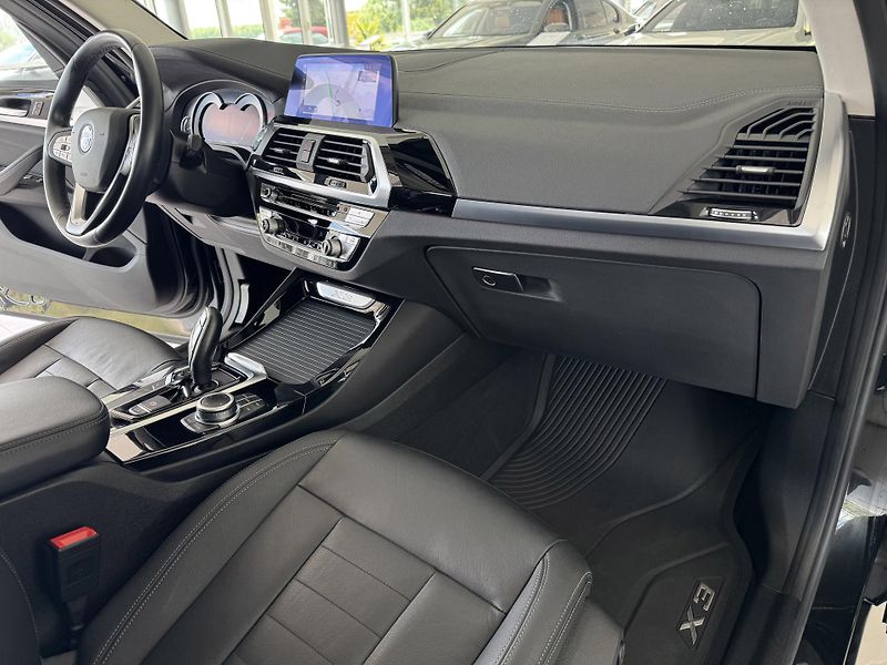 BMW X3 30d xDrive*Head-Up*360Kam*Pano - fotka 11 z 40