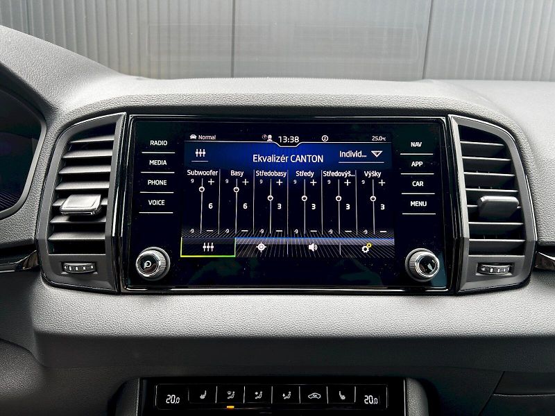Škoda Karoq (2025) 2.0 TDI 110kW 4x4 DSG Sportlin - fotka 12 z 35