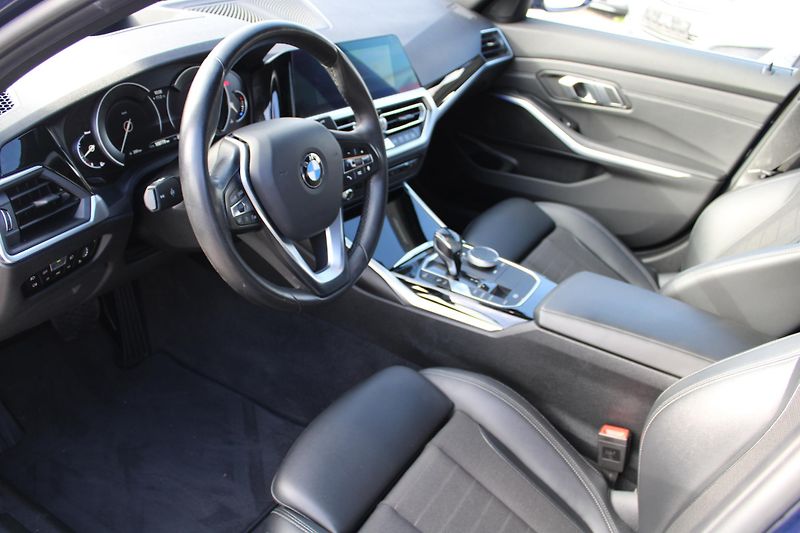 BMW Řada 3 (2019) 320d KŮŽE LED AUTOMAT TEMPOMAT - fotka 13 z 26