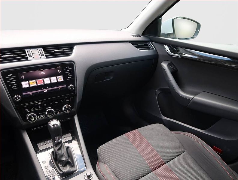 Škoda Octavia (2017) 1.8 TSI, Automat, Tempomat - fotka 8 z 21