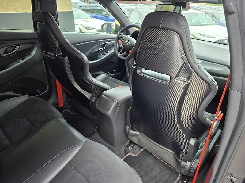 Hyundai i30 2.0-LIMITOVANÁ EDICE-DPH-1.MAJ - fotka 22 z 28