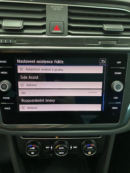 Volkswagen Tiguan 2.0 TSi 4x4 DSG REZERVACE  - fotka 36 z 37