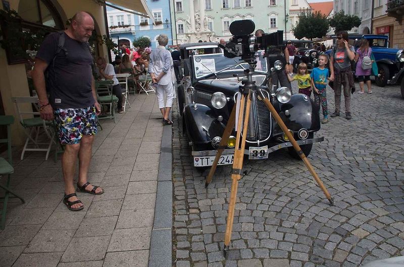 Pálavský Oldtimer přilákal na Břeclavsko desítky elegantnch veteránů.