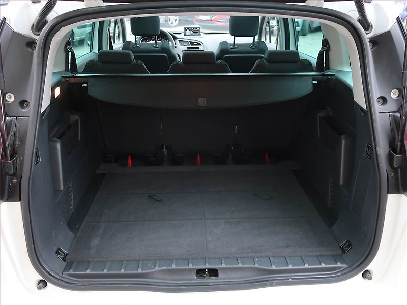 Peugeot 5008 (2014) Active Pack 1.6 HDi, Automat - fotka 14 z 19