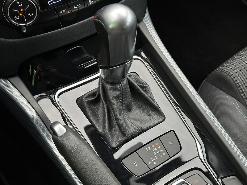 Peugeot 508 2.0HDi AT 163PS Bi-Xenon NAVI - fotka 26 z 36