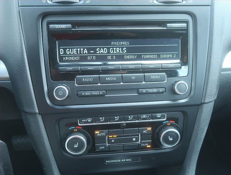 Volkswagen Golf (2012) Highline 1.6 TDI, Automat - fotka 12 z 16