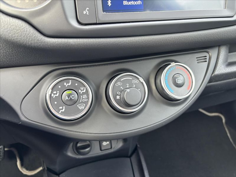 Toyota Yaris 1,5 VVT-i Active KAMERA - fotka 22 z 34