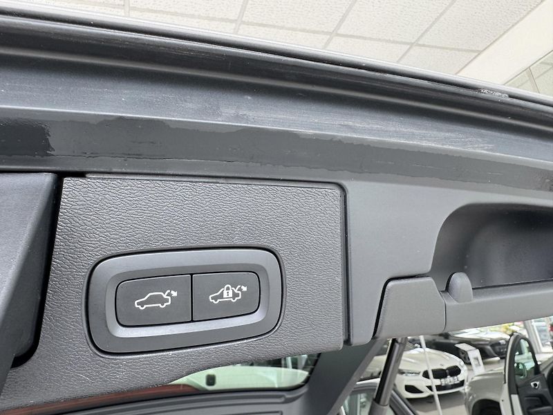 Volvo XC60 T6 AWD*Recharge*Odvětr.Sedadla - fotka 33 z 35